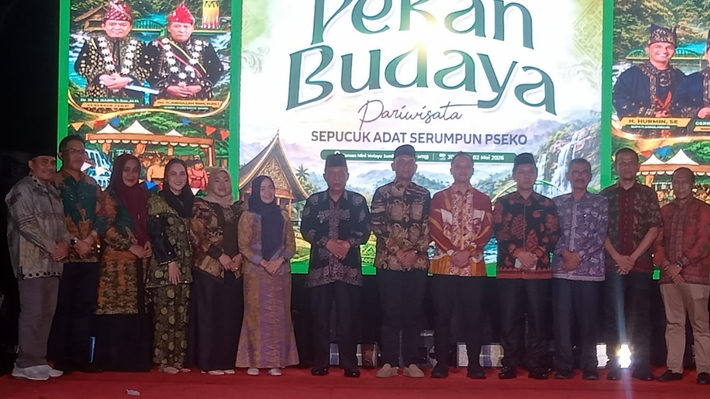 Wagub Abdullah Sani Tutup Pekan Budaya Sarolangun, Tekankan Budaya Jadi Solusi Global