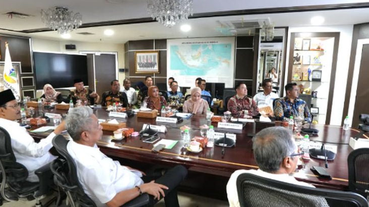 WOW! Ratusan Ribu Penerima Bansos 'Dicoret' Kemensos Gara-gara Judi Online dan Punya Jabatan Mentereng!