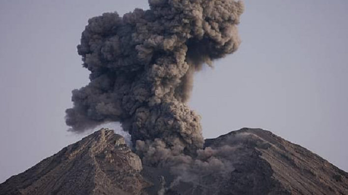 Gunung Semeru Kembali Meletus, Empat Kali Erupsi Tercatat hingga Minggu Pagi