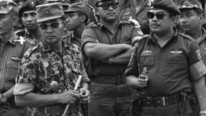Pembangunan atau Penindasan? Dilema Warisan Orde Baru Soeharto yang Kini Menjadi Pahlawan 2025