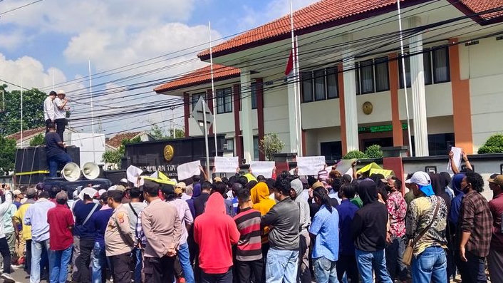 Ratusan Orang Datangi Pengadilan Tinggi Banten, Minta Berantas Praktik Mafia Tanah di Tangerang Utara