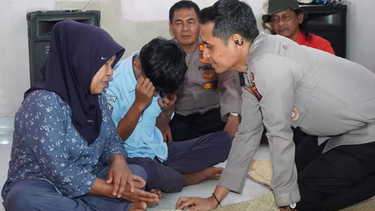 Kapolres Rohul Tetapkan Siswa SMKN 1 Bangun Purba Jadi Adik Angkat Usai Gadai HP Demi Ikut Ujian