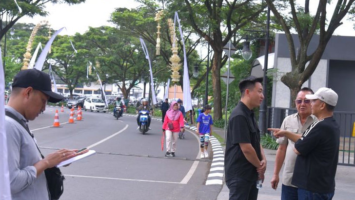 Kirab Budaya Milangkala Tatar Sunda Meriahkan Bandung Malam Ini, Mahkota Binokasih Asli Ikut Diarak