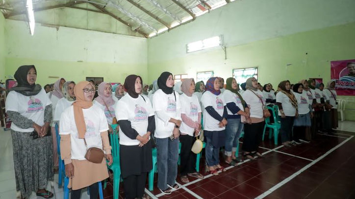 Wanita Nelayan Ganjar Deklarasi Dukungan 'Ganjar Presiden 2024' di Pangandaran