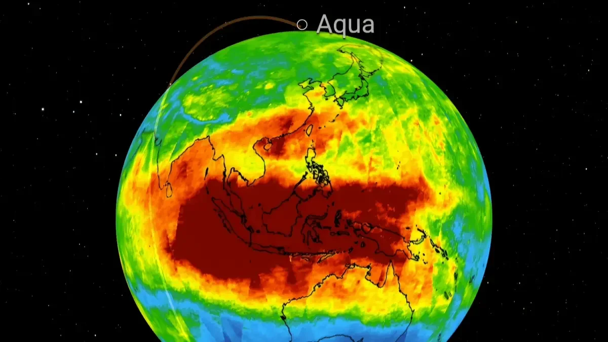 Citra satelit NASA di wilayah Indonesia dengan tanda merah akibat asap kebakaran lahan dan hutan yang terjadi selama ini.