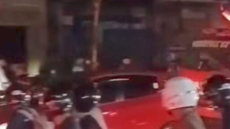 Viral di Balikpapan Utara: Mobil Pemadam Terpaksa Tabrak Kendaraan yang Menghalangi Jalan Saat Bertugas
