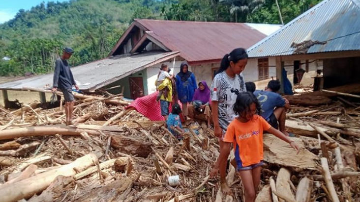 Banjir dan Longsor Terjang Bengkulu dan Sumbar, Kemensos Gerak Cepat Salurkan Bantuan