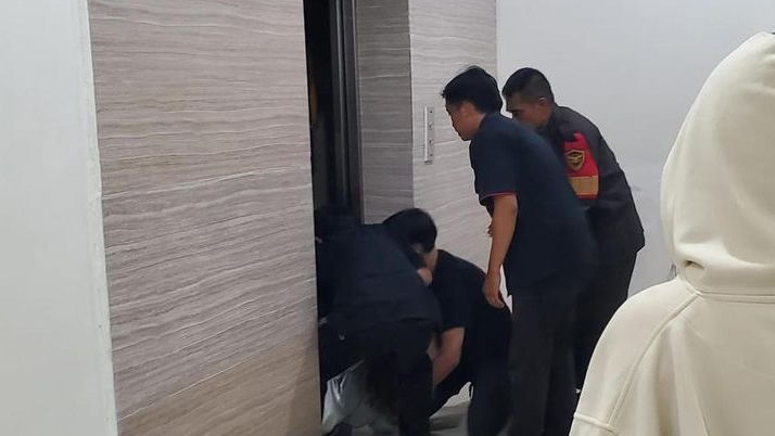 Lift Festive Walk Karawang Macet, Satu Keluarga Terjebak 30 Menit dan Trauma