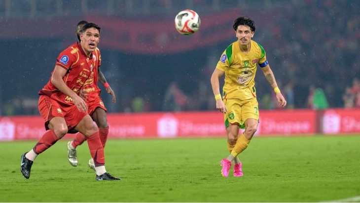 Persija Bungkam Persebaya 3-0, Kemenangan Perdana Sejak Februari