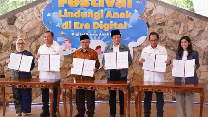 Lindungi Anak di Ruang Digital, Enam Menteri Kompak Teken Komitmen Bersama
