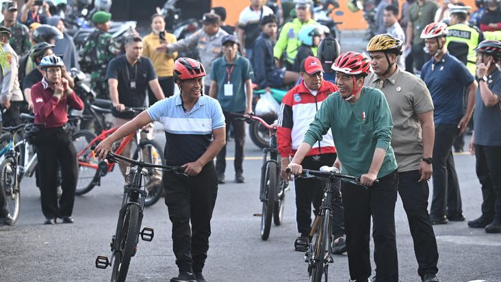 3 Hari di NTB, Jokowi dan Mentan Amran Sulaiman Sarapan dan Bersepeda Bareng