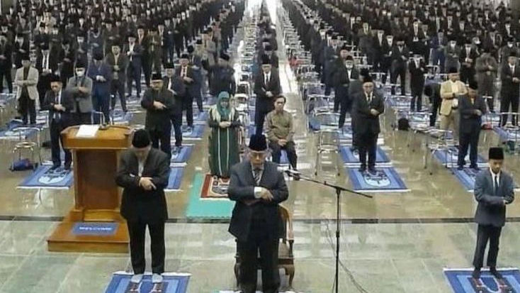 Jawaban Syekh Panji Gumilang Ditanya Dahlan Iskan Kenapa Baru Tahun Ini Salat di Al Zaytun Berjarak