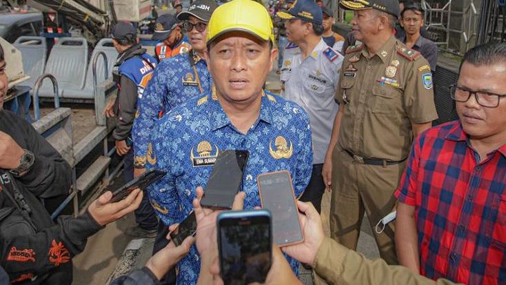 Sesalkan Bule Ludahi Imam Masjid, Plh Wali Kota Bandung : Hormati Aturan dan Kultur di Kita