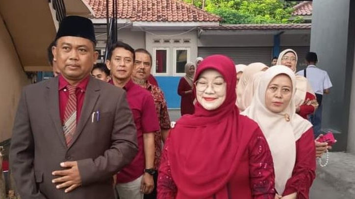 SMAN 5 Karawang Gelar Perpisahan Sederhana di Sekolah, Siswa Pakai Seragam Putih Hitam