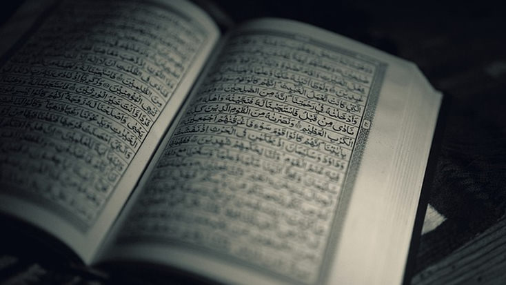 Polisi Mendamaikan Kasus Wanita Letakkan Al-Quran di Antara Patung Harimau dan Sesajen