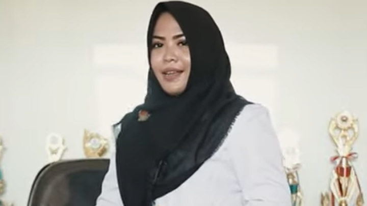 Sosok Prisillia Mutiara Sari, Kepsek SMK CBM Purwokerto Viral Usai Gelar Wisuda Kelulusan