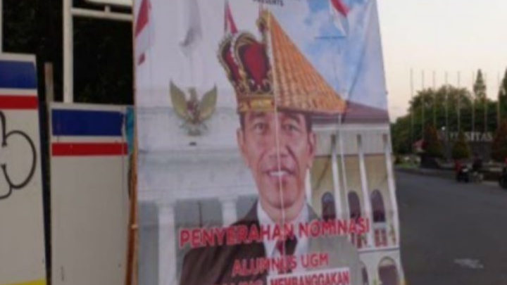 Tiba-tiba Muncul Baliho Tandingan, Jokowi Dinilai Sebagai Alumnus UGM Paling Membanggakan, BEM UGM Kok Diem?