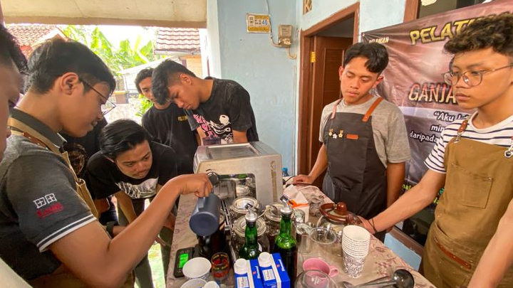 Ganjar Sejati Latih Masyarakat Bandung Barat Jadi Barista Kopi