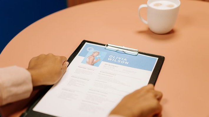 Masih Bingung Isi Deskripsi Diri di CV? Ini Rumus Simpelnya Biar Terlihat Keren dan Meyakinkan