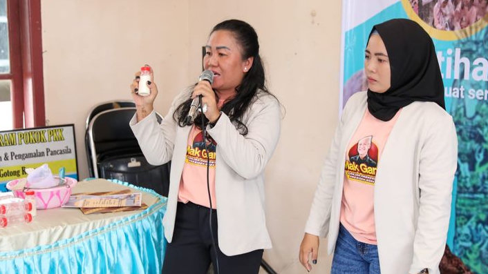 Gencarkan UMKM, Mak Ganjar Kalteng Gelar Pelatihan Membuat Serbuk Jahe Merah Bagi Warga