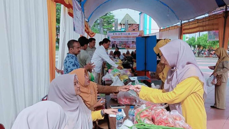 Digagas oleh Bapanas, Dinas Pertanian Selayar Kolaborasi Bulog Gelar Pasar Murah Jelang Idul Adha