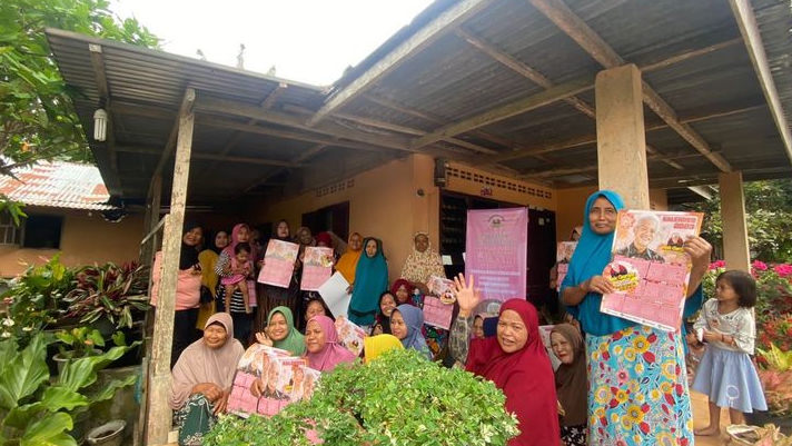 Gaet Masyarakat, Mak Ganjar Latih Ibu-Ibu Cara Membuat Opak dari Ubi Kayu