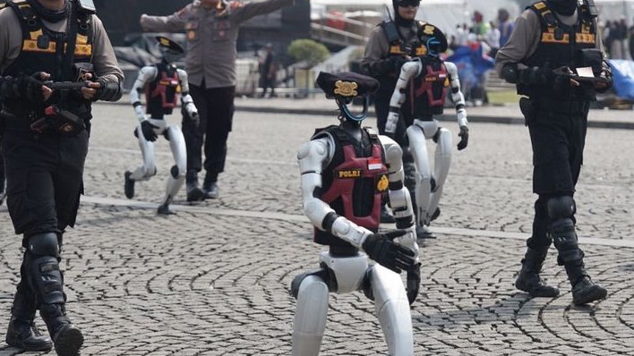 Robot Polri Dicibir Netizen Saat HUT Bhayangkara ke-79, Sebut Masa Kecil Kurang Bahagia