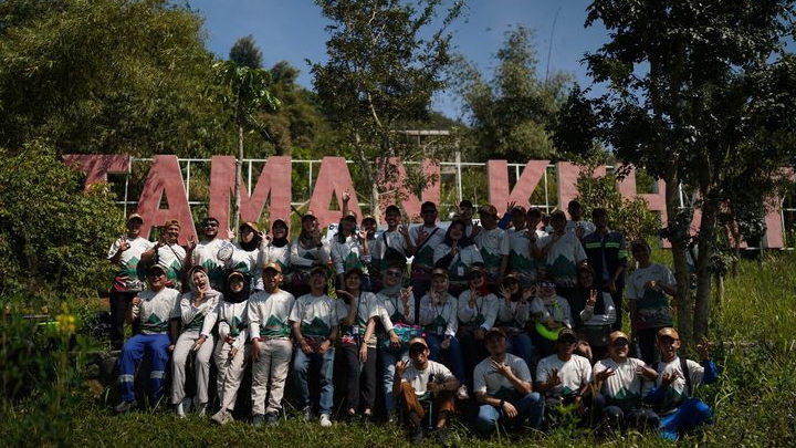 Pertamina Regional JBB Hijaukan Taman Kehati Kiara Payung dengan 100 Pohon Endemik Jawa Barat