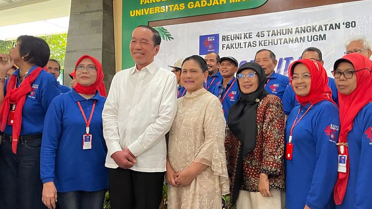 Jokowi Unggah Reuni Bareng Angkatan 80 UGM, Netizen Pertanyakan Angka 45, Tahun 81 Sudah Reuni