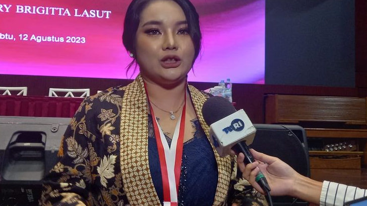 Anggota DPR Hillary Brigita Pecahkan Rekor MURI Doktor Hukum Termuda