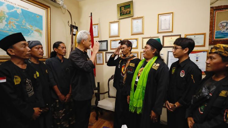Pemimpin Bijak-Tegas, Ganjar Diberi Gelar Anggota Kehormatan Luar Biasa oleh Laskar Agung Macan Ali Cirebon