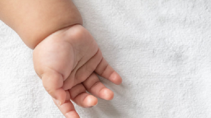Heboh! Warga Temukan Bayi yang Hampir Membeku di Tempat Sampah Cipayung