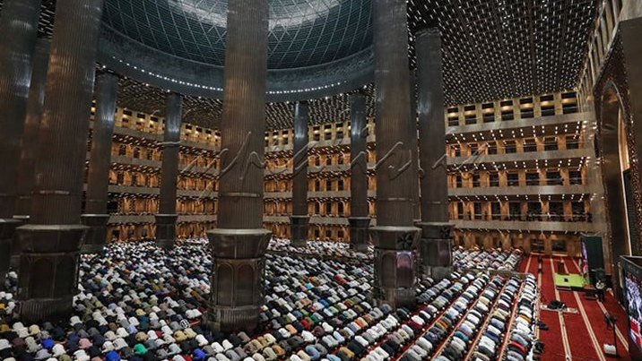 TARAWIH PERTAMA DIMULAI, Masjid Istiqlal Siap Bagikan 4000 PORSI NASI, Seluruh Masjid Muhammadiyah Juga Kompak Tarawih Malam Pertama