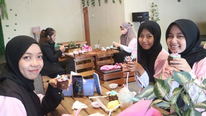 Srikandi Ganjar Gelar Pelatihan Menghias Kue Bersama Pelaku UMKM di Banjarmasin