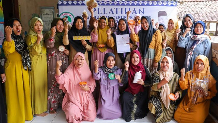 Santri Dukung Ganjar Gelar Pelatihan Membuat Emping di Kota Serang