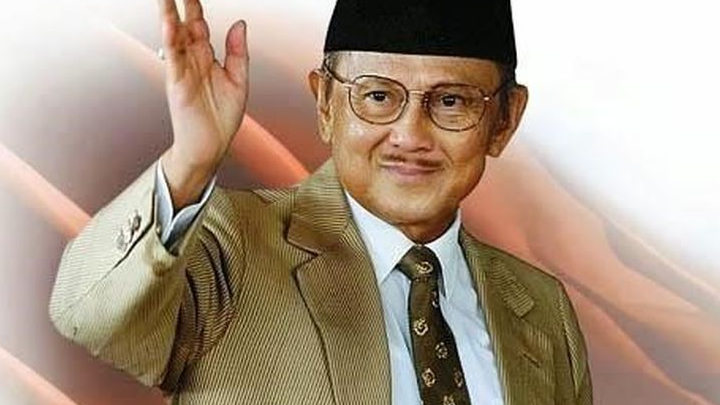 Profil BJ Habibie Presiden Ketiga Indonesia, Dijuluki Mr Crack di Dunia Penerbangan