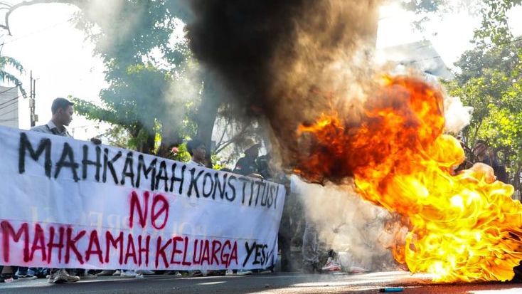 Aksi Demonstrasi Soal Putusan Batas Usia Capres-Cawapres, BEM Nusantara Beri Catatan Hitam untuk MK