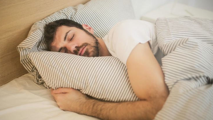 10 Cara Agar Tidur Tidak Mendengkur, Biar Istirahat Lebih Nyenyak dan Tenang