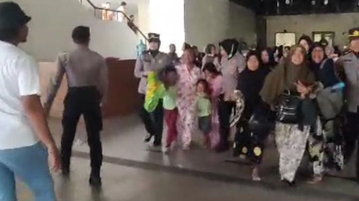 Kapolda Sumbar Didesak Walhi, YLBHI dan PBHI Bebaskan Warga dan Mahasiswa Air Bangis yang Ditangkap