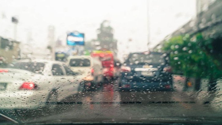 Waspada Cuaca Ekstrem selama Puncak Arus Mudik, Jateng dan Jatim Berpotensi Tinggi Dilanda Hujan Lebat