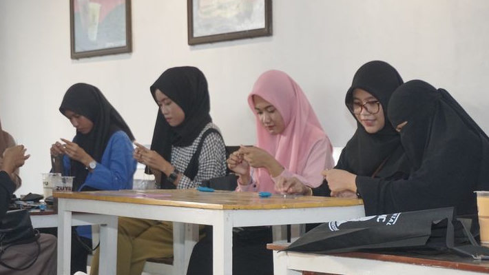 Ganjar Milenial Gelar Pelatihan Merajut Benang di Bulukumba