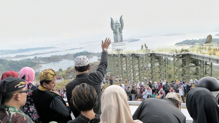 Gubernur Ridwan Kamil Resmikan Menara Kujang Sapasang