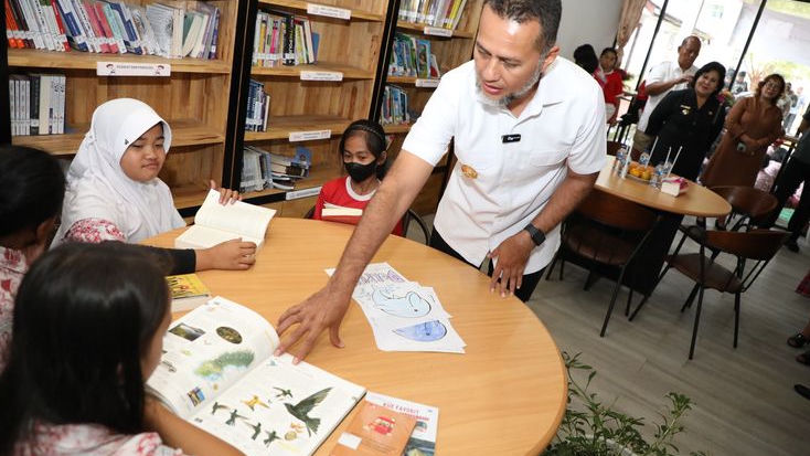 Wagub Musa Rajekshah Kunjungi Pojok Baca Taman Kota Kabanjahe