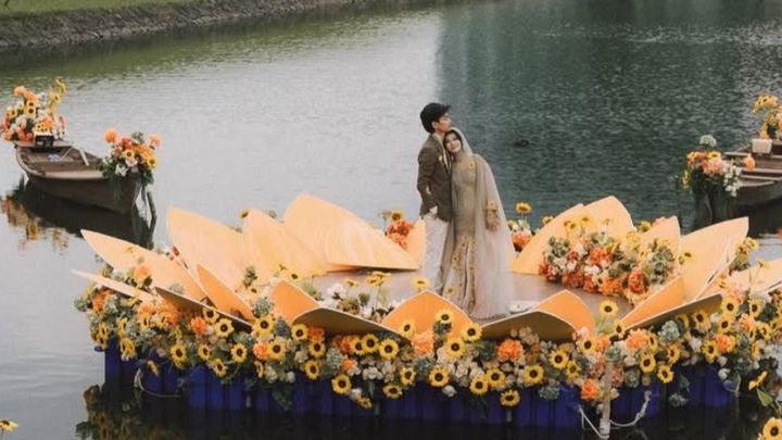 Profil Arrofi Ramadhan, TikToker yang Menikah dengan Konsep Sunflower Wedding di Atas Danau