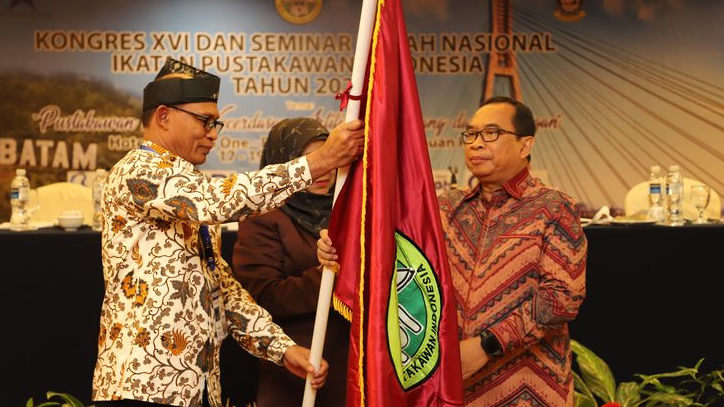 Secara Aklamasi Sidang Pleno Ketua IPI Sekarang Berganti, Ini Sosok Penggantinya yang Baru