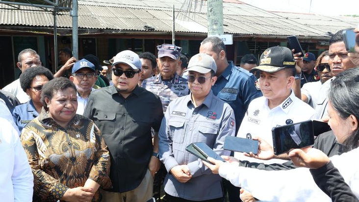 Pastikan PSU Aman dan Tertib, Pj Gubernur Papua dan Wamendagri Tinjau TPS Hingga Pelosok