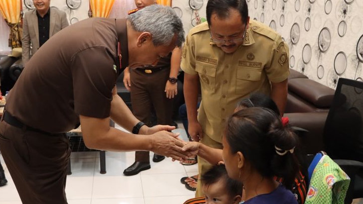 Kajati Sumut Idianto Turun Langsung Dalam Mediasi, Erlina Zebua Kembali Berkumpul Bersama 5 Anaknya