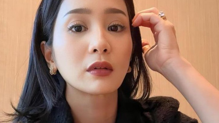 Perseteruan dengan Keluarga Memanas, Bunga Zainal Menangis Terisak Tak Terima Bapaknya Sakit Jadi Konsumsi Publik: Gua Penjahatnya di Mata Netizen
