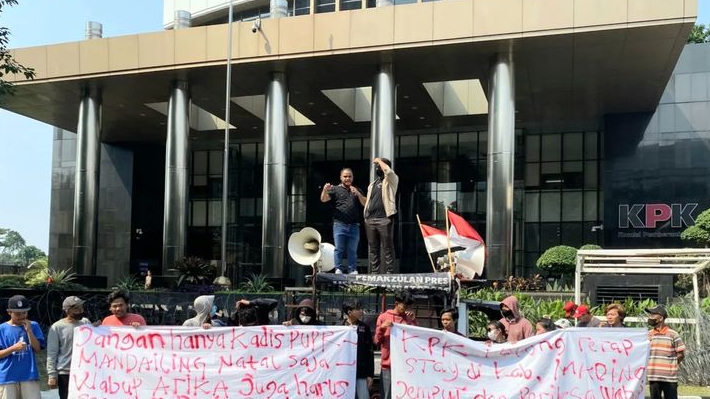 KPK Didesak Periksa Wabup Madina Atika Azmi, Tak Hanya Geledah Dinas PUPR, Demo di Depan Gedung KPK