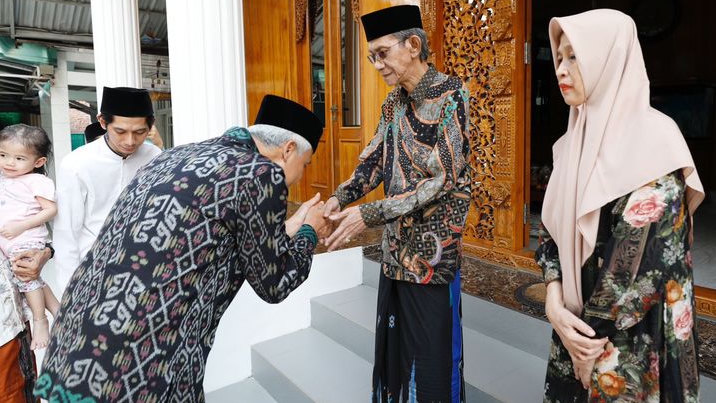 Ganjar Pranowo Sowan ke Abah Suyuthi di Kendal, Ini yang Dibicarakan